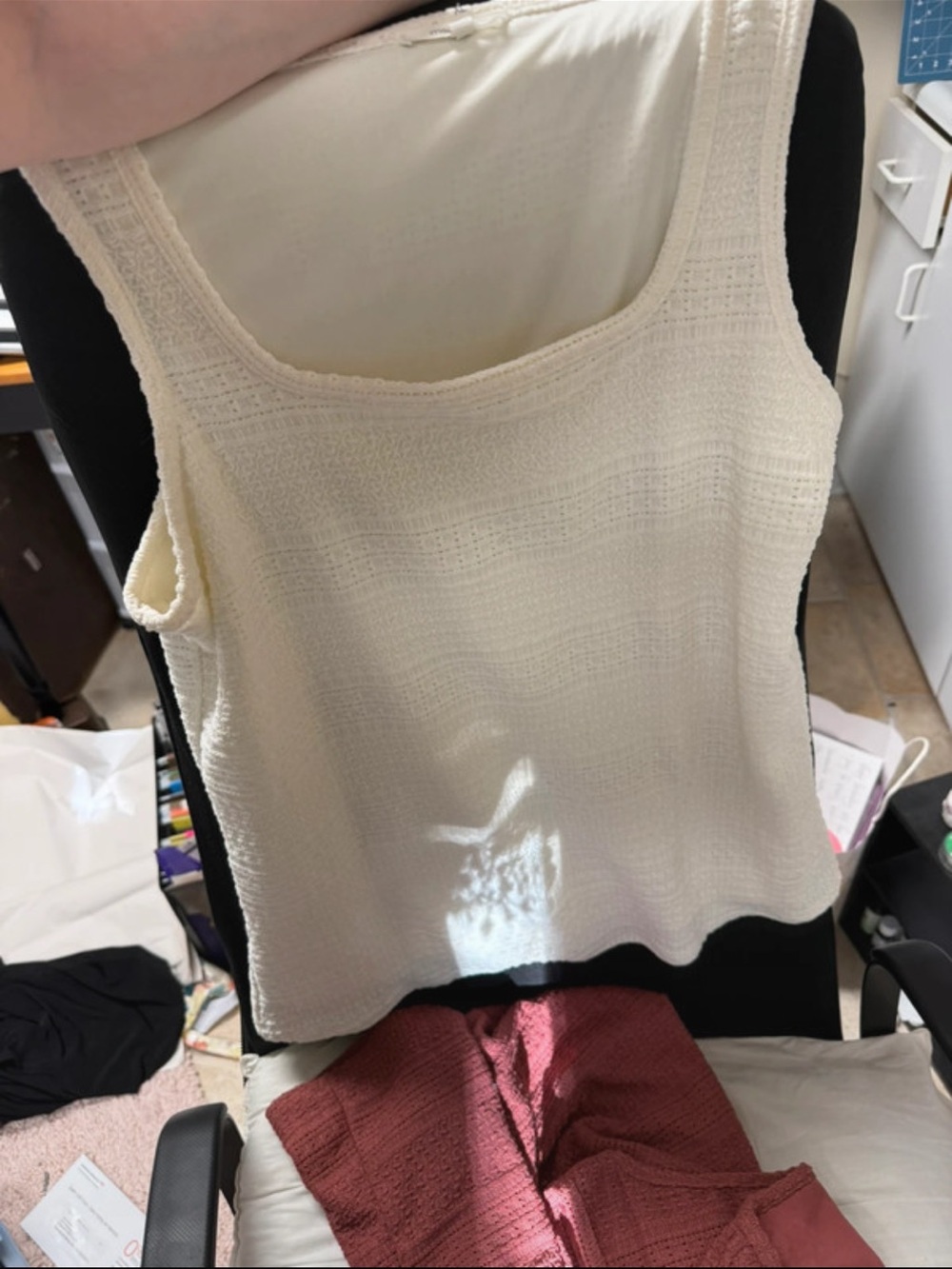 Textured Sleeveless Tank Tops - Picture 8 of 9
